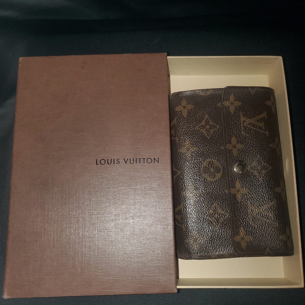 Authentic Louis Vuitton preloved Coated Canvas Alexandra wallet in box
